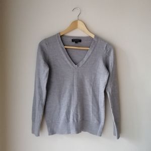 Banana Republic 100% merino wool V-neck sweater